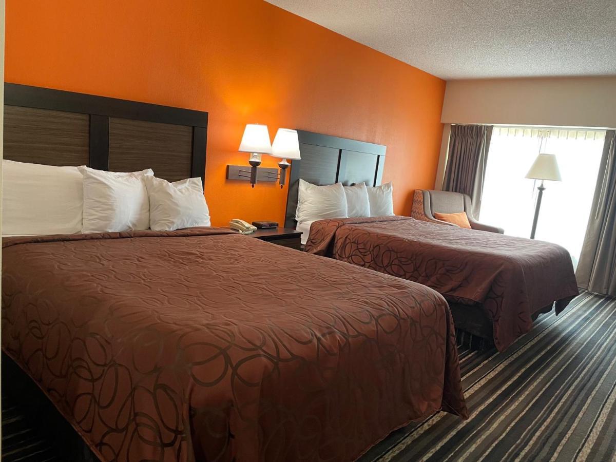 Crossroads Hotel And Huron Event Center Екстер'єр фото