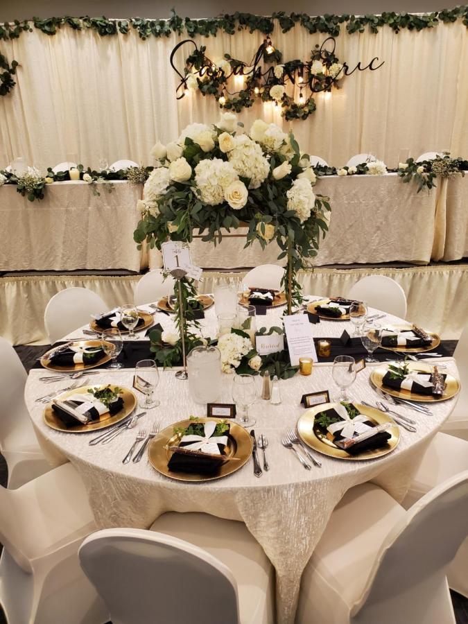 Crossroads Hotel And Huron Event Center Екстер'єр фото