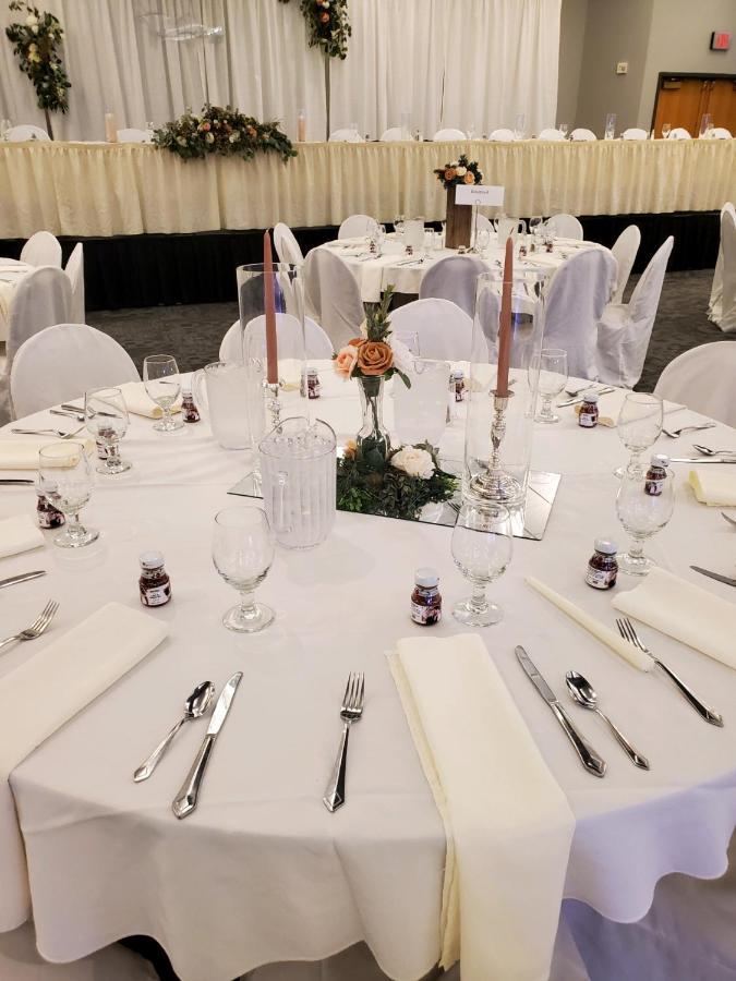 Crossroads Hotel And Huron Event Center Екстер'єр фото