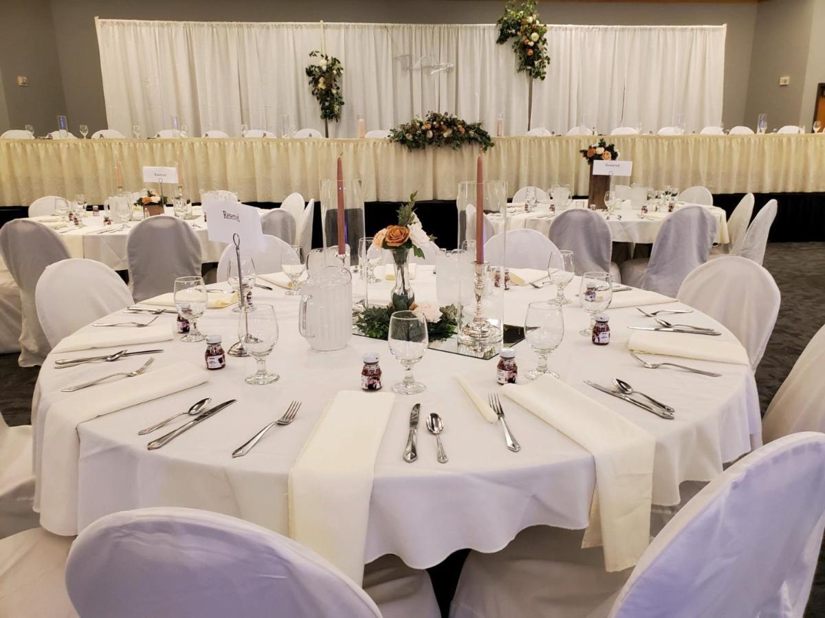 Crossroads Hotel And Huron Event Center Екстер'єр фото