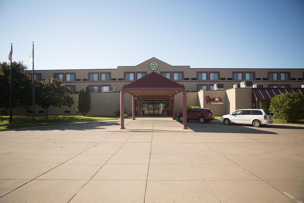 Crossroads Hotel And Huron Event Center Екстер'єр фото